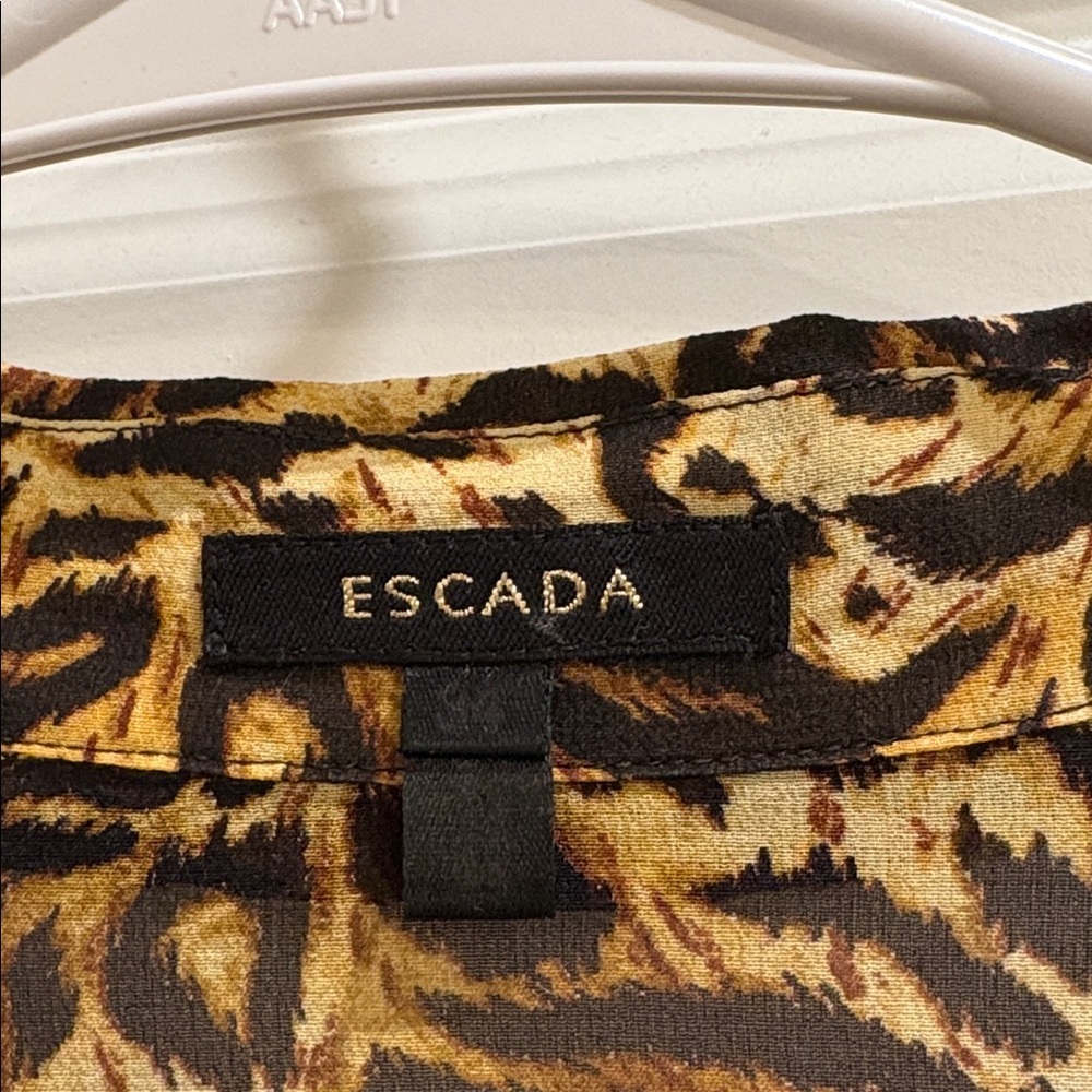 ✨Escada 100% Silk Leopard 🐆 Blouse✨ - Picture 4 of 7